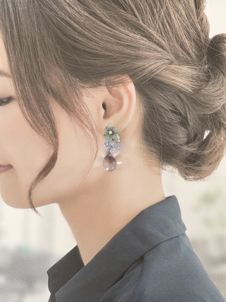 小さな花束の耳飾り