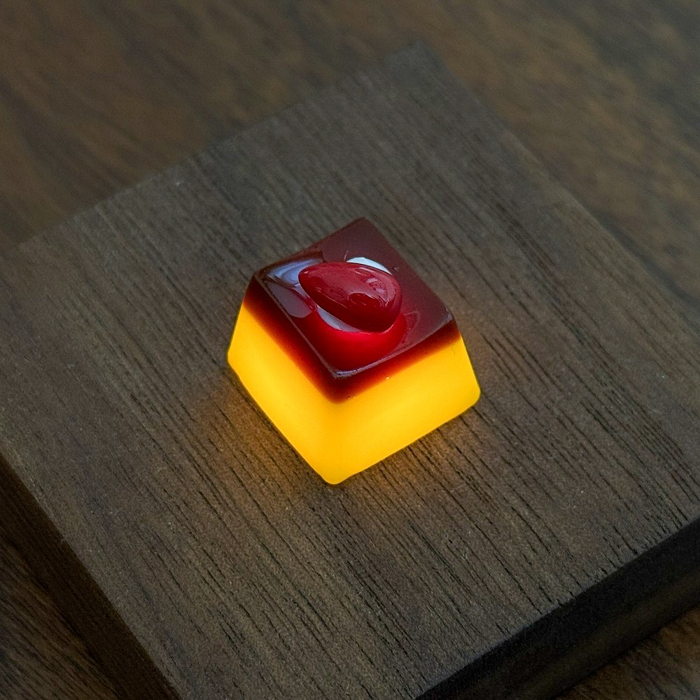 【キーキャップ】苺と生クリームのカスタードプリン