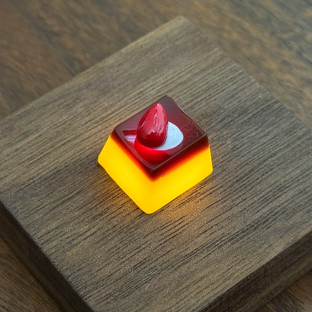 【キーキャップ】苺と生クリームのカスタードプリン