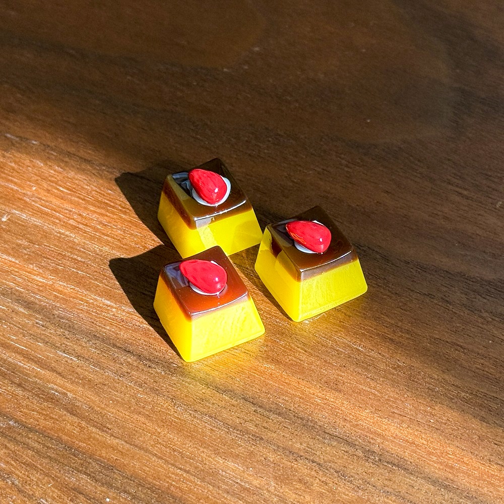 【キーキャップ】苺と生クリームのカスタードプリン