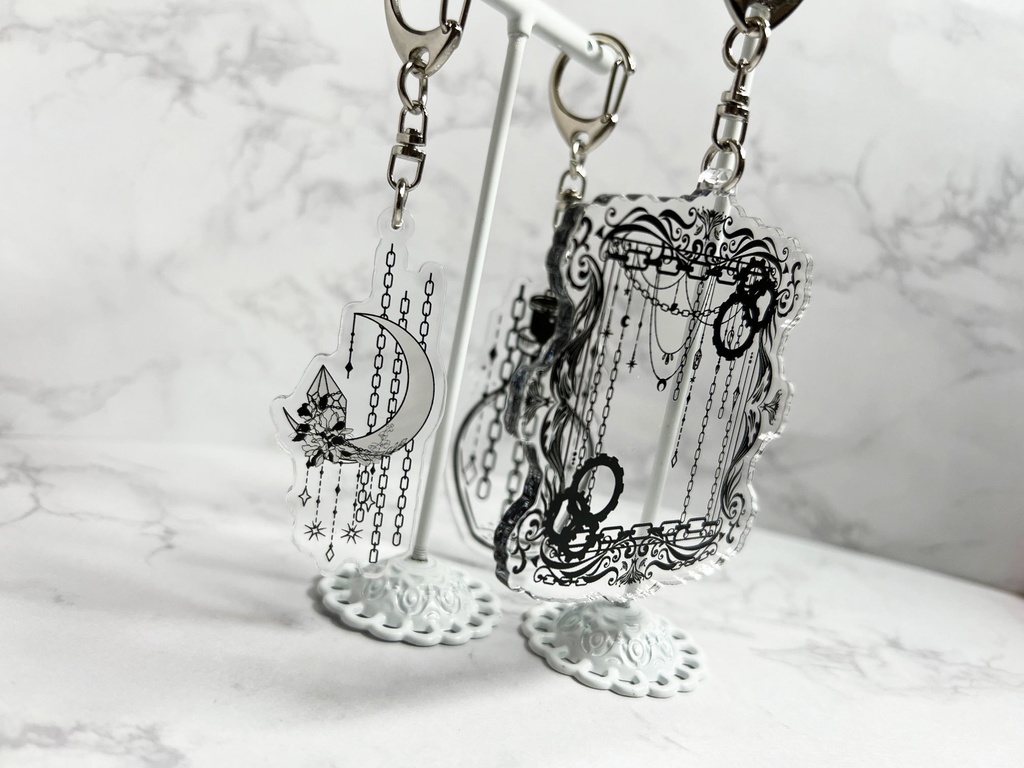 絡んだ鎖の絵画