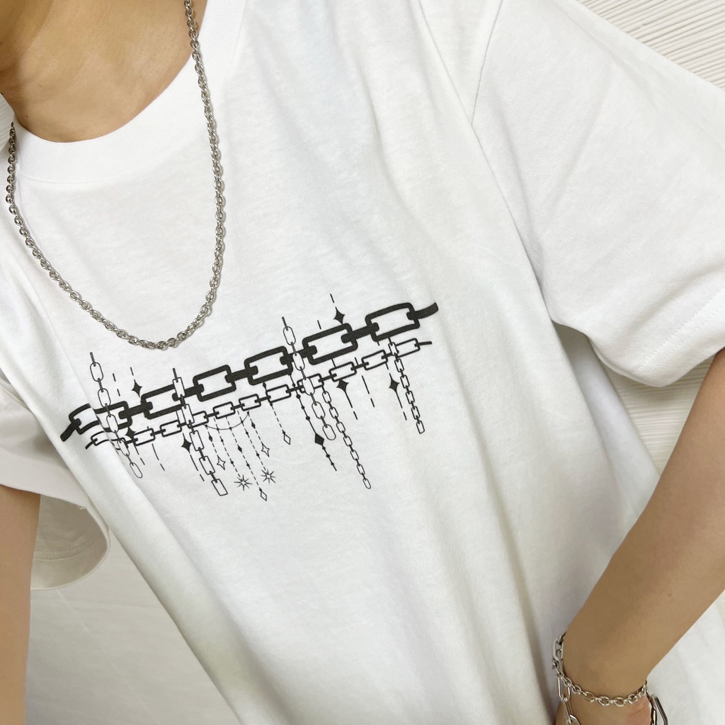 煌めき鎖のTシャツ