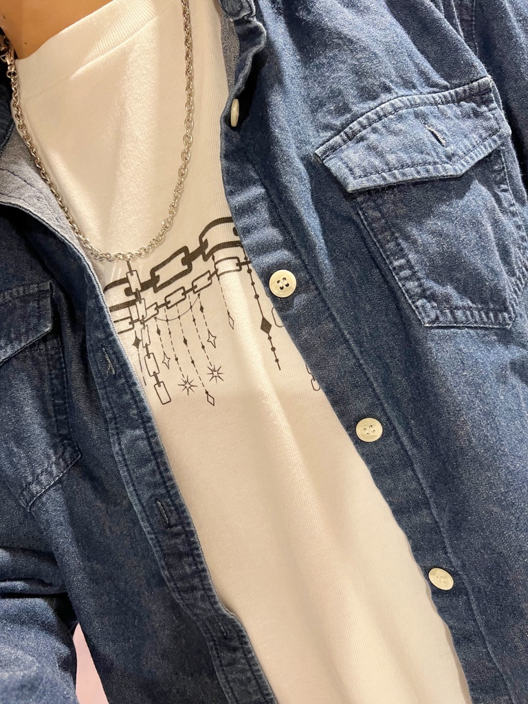 煌めき鎖のTシャツ