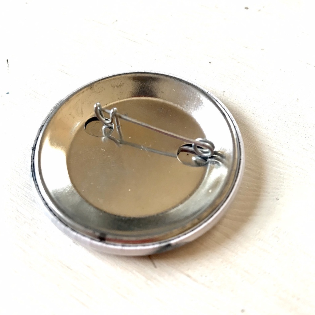 ネコと龍の缶バッジ 色鉛筆画