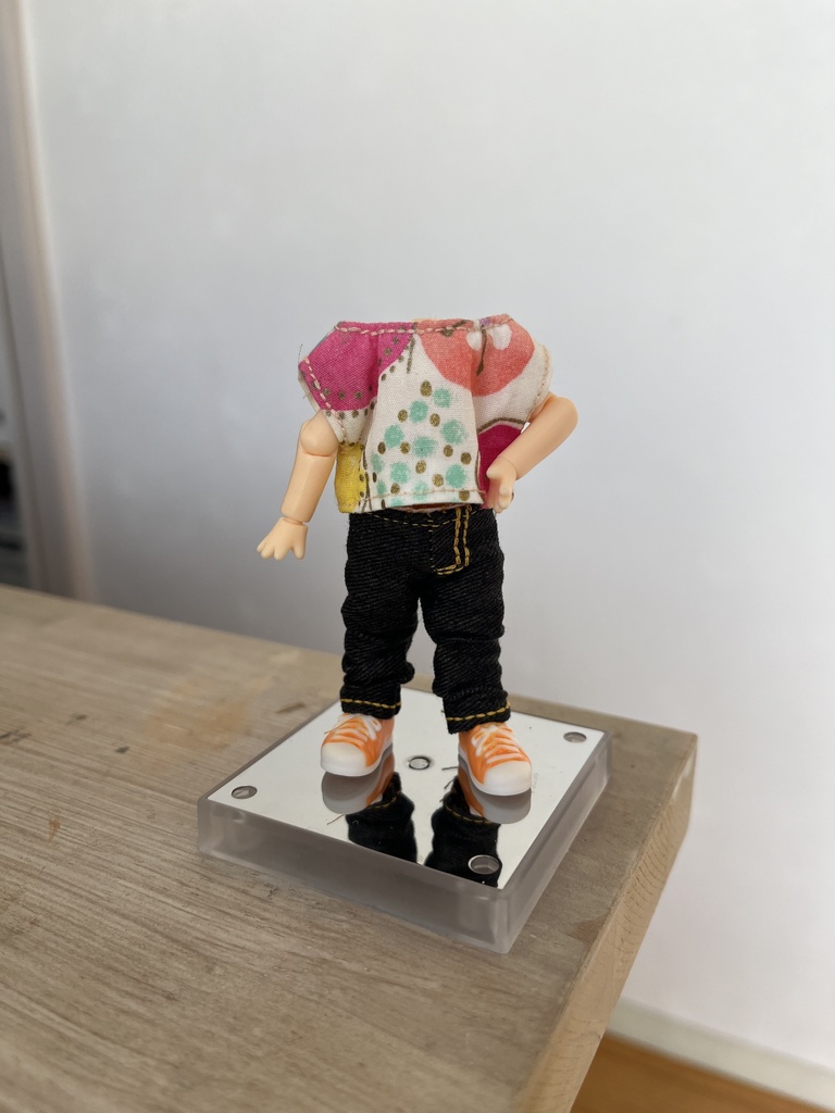 ねんどろいど　カラフルトップス　デニムパンツ