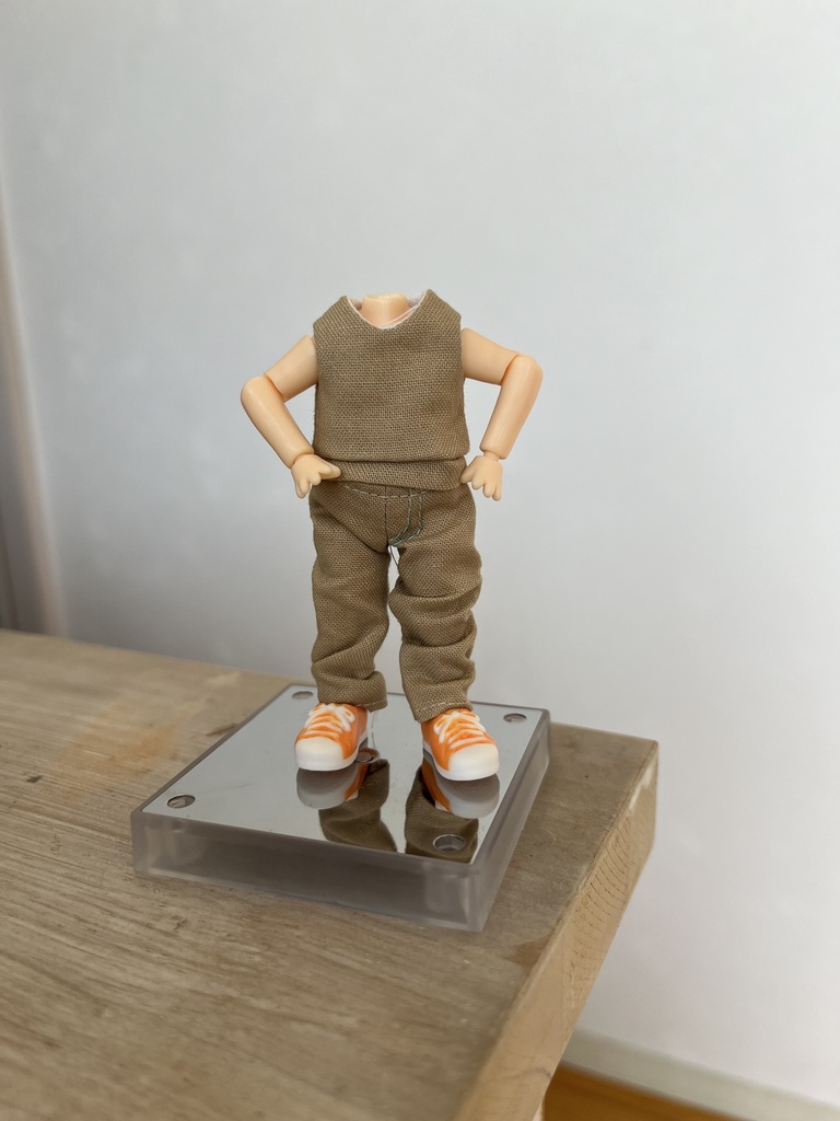ねんどろいど　ブラウンタンクトップ　セットアップ