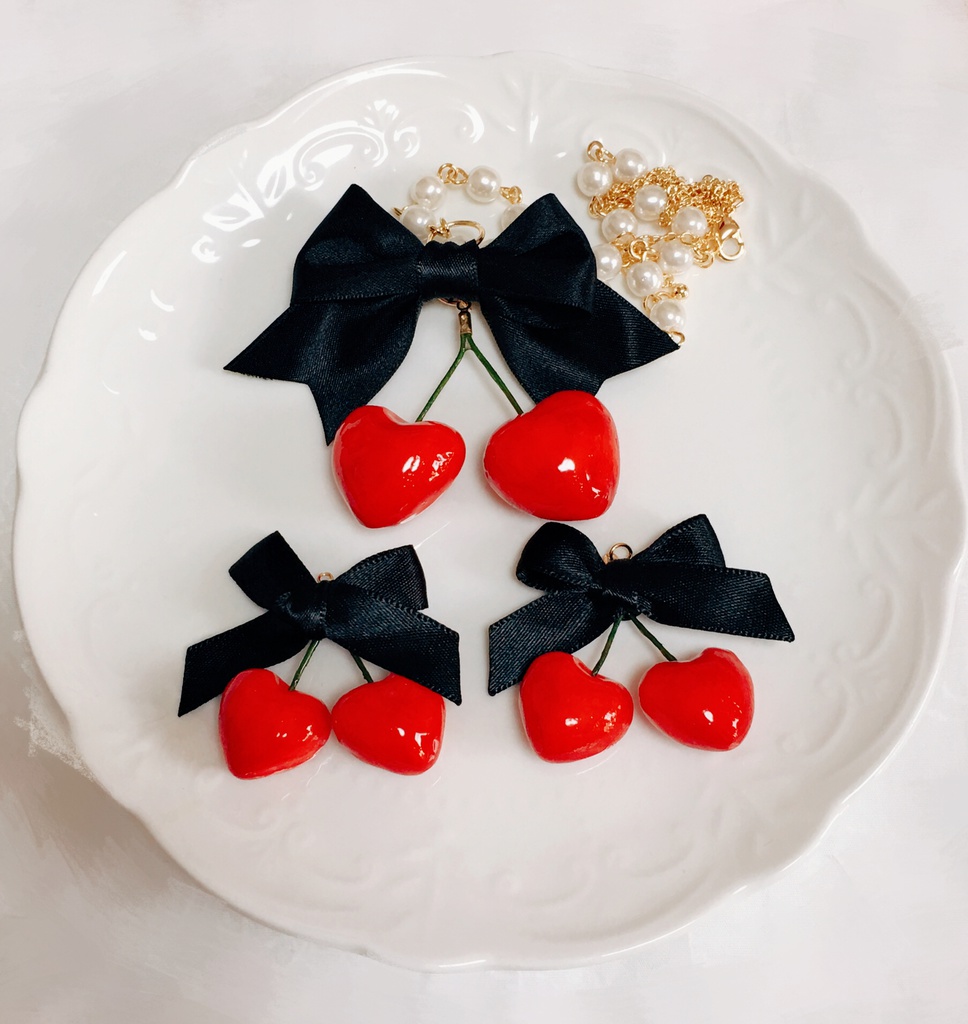 ハートチェリー(ネックレス。イヤアクセ)2種類有ります
