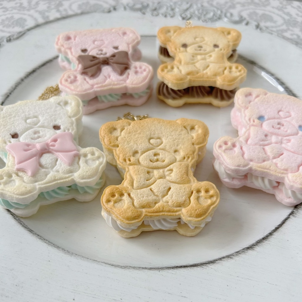 27日22時販売クリームクッキーサンド(ラブくま)