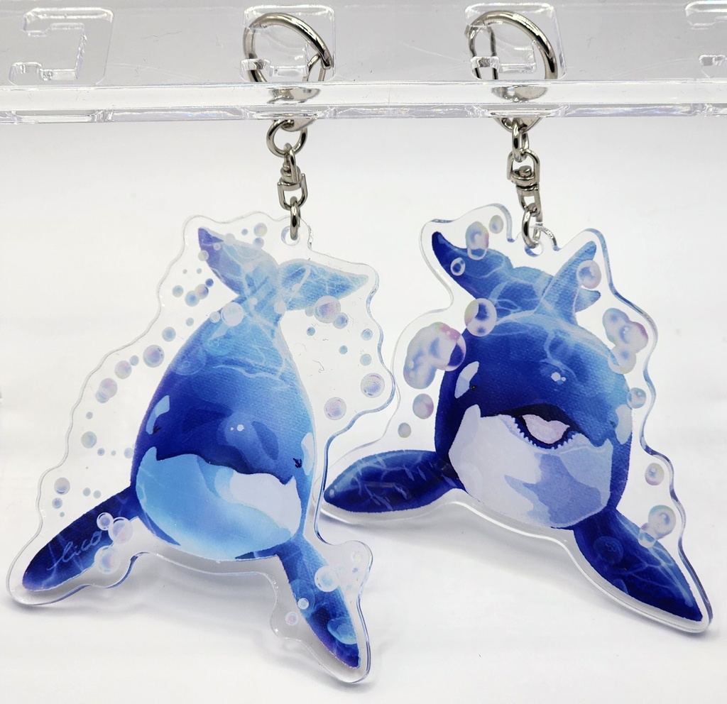 お尻もあるシャチのアクキー