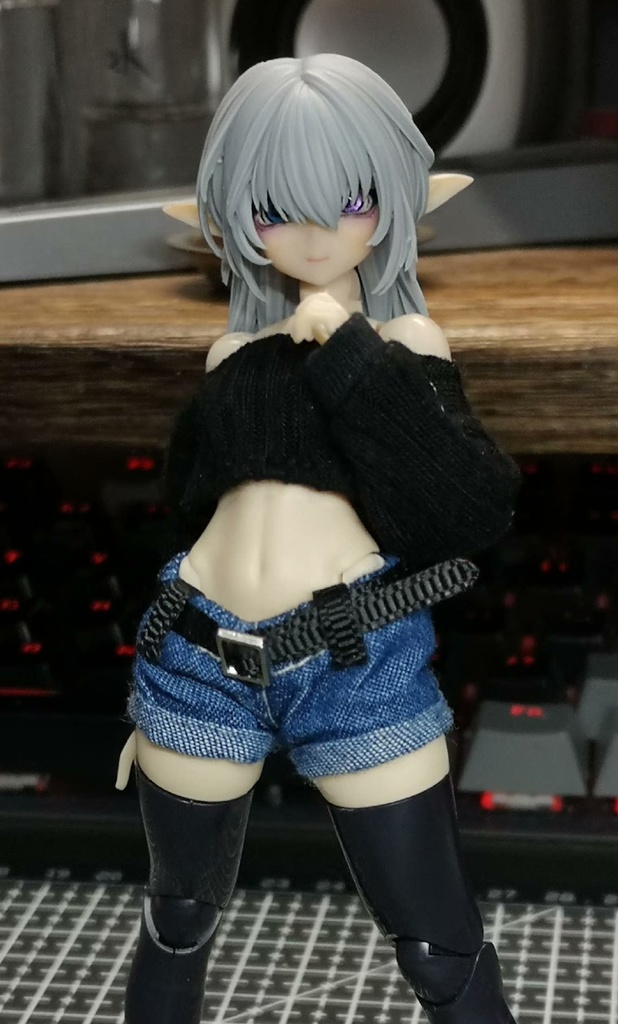 (W7)「1/12・ドール服」オフショルダーセーター ＋ ホットパンツ　セット・メガミデバイス