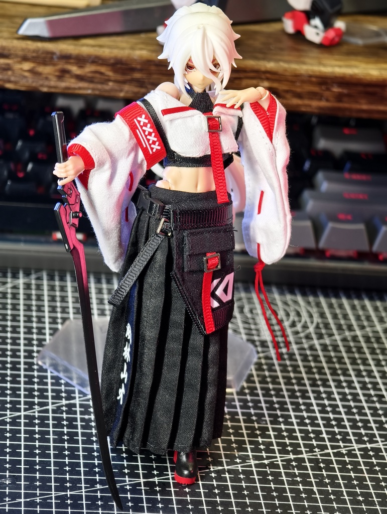 「1/12・ドール服」機能巫女服・メガミデバイス