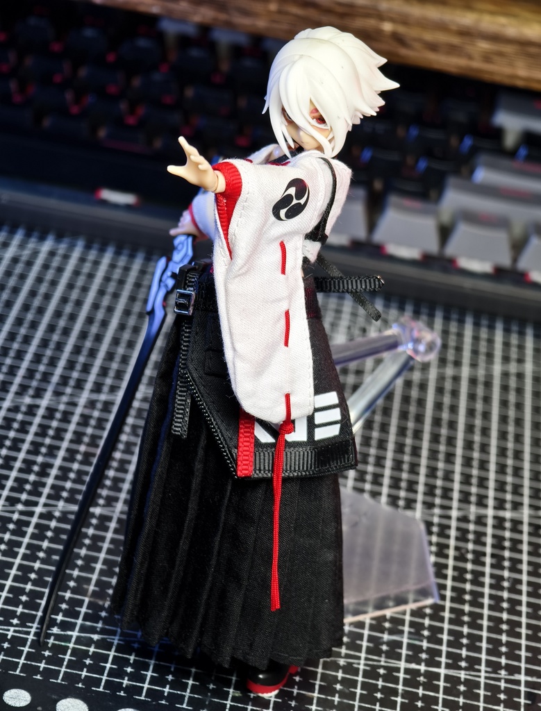 「1/12・ドール服」機能巫女服・メガミデバイス