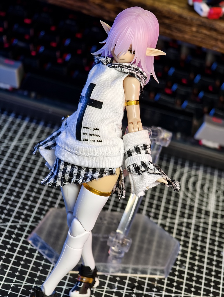 「1/12・ドール服」ノースリーブチェック柄スウェットセット・メガミデバイス