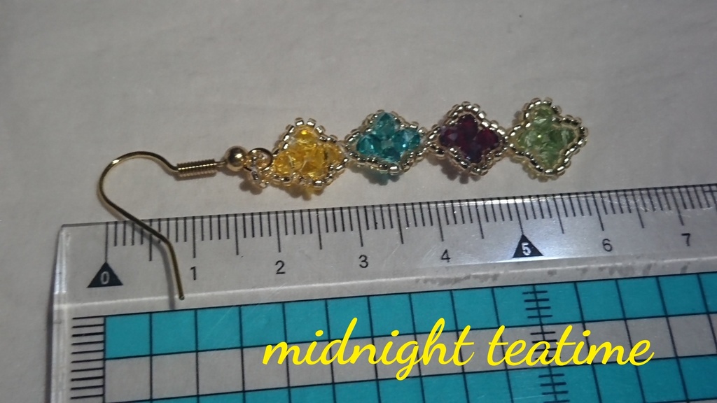 江派マルチカラーピアス