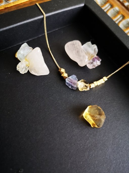 エメアゼイメージ首装備