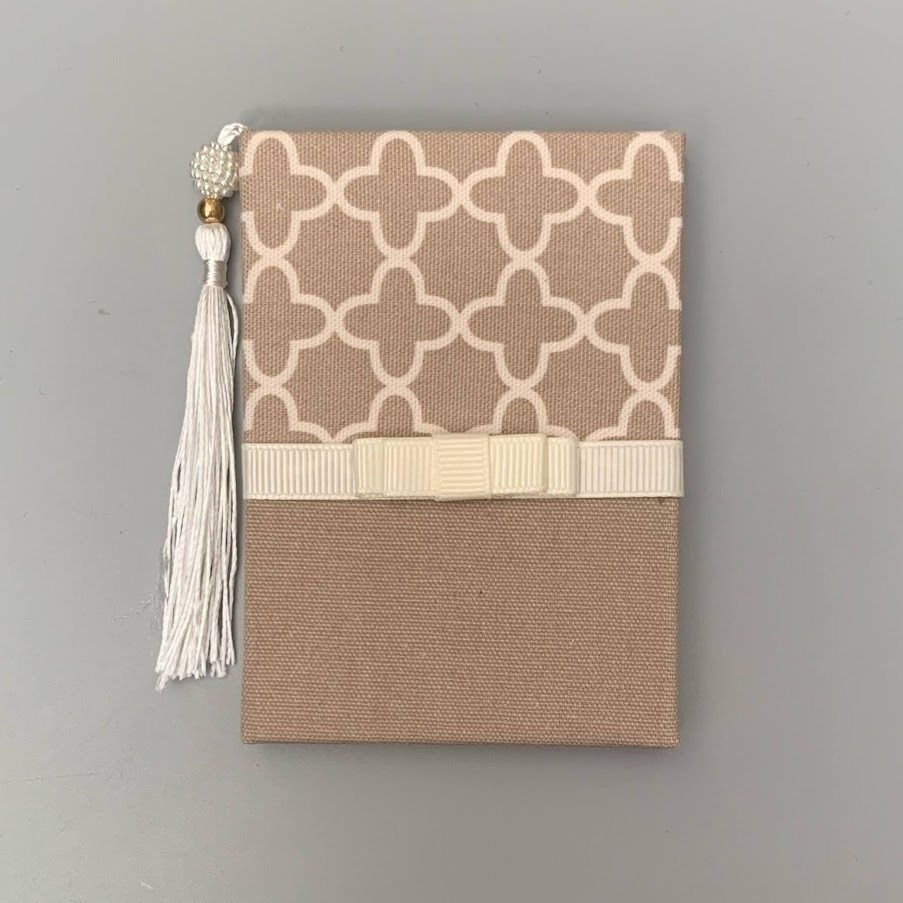 自立する ブック型カードケース カード2枚用