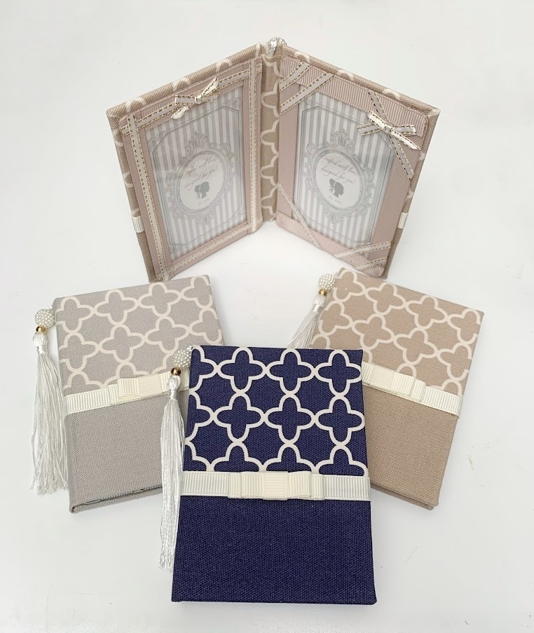 自立する　ブック型カードケース　カード２枚用