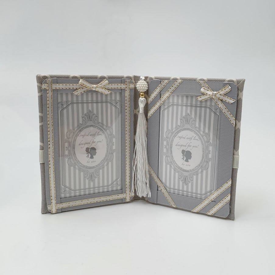 自立する ブック型カードケース カード2枚用