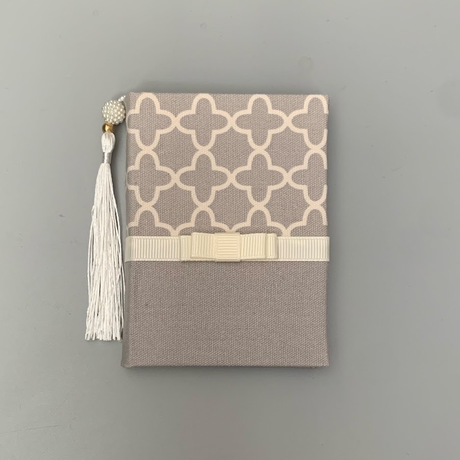 自立する ブック型カードケース カード2枚用