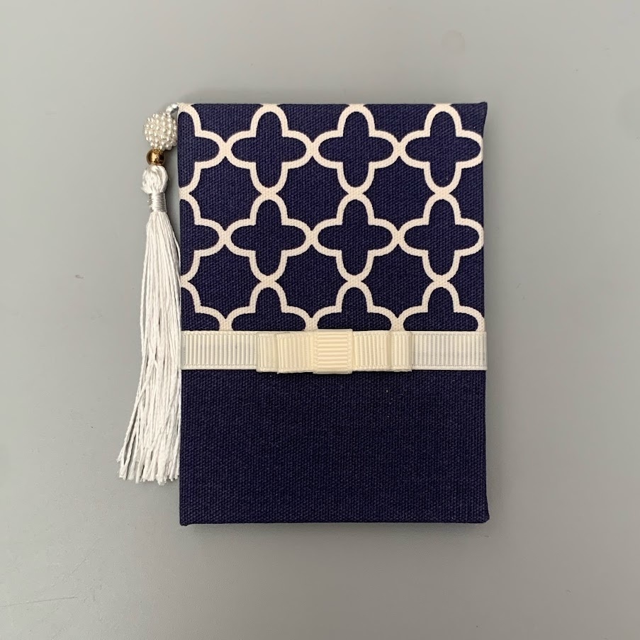 自立する ブック型カードケース カード2枚用