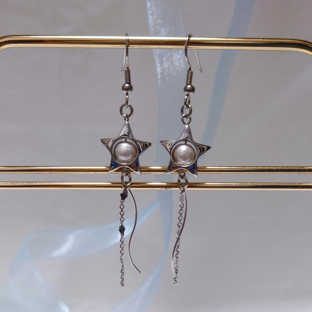 〈恋と深空〉流れ星ピアス