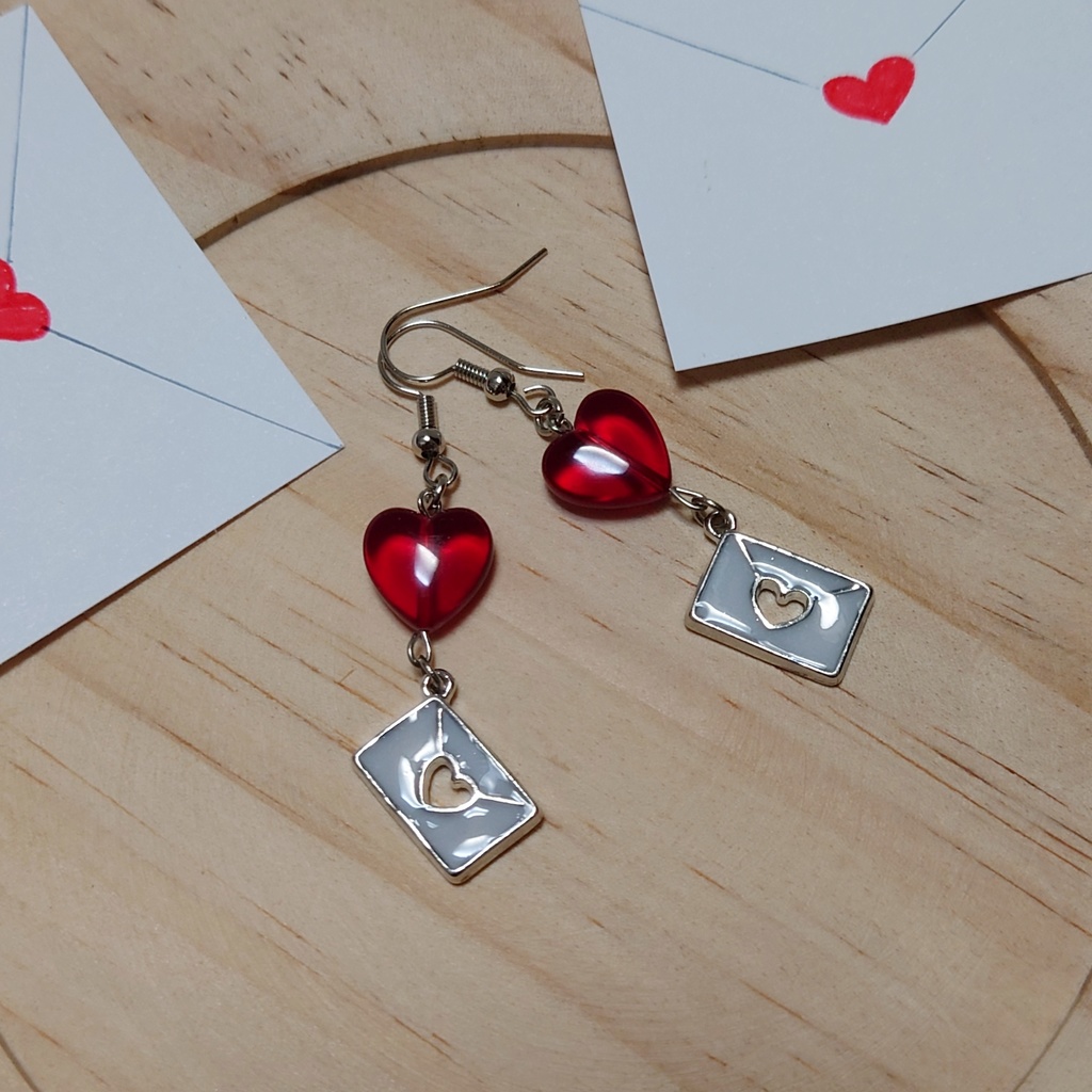 〈恋と深空〉ハートのラブレターピアス