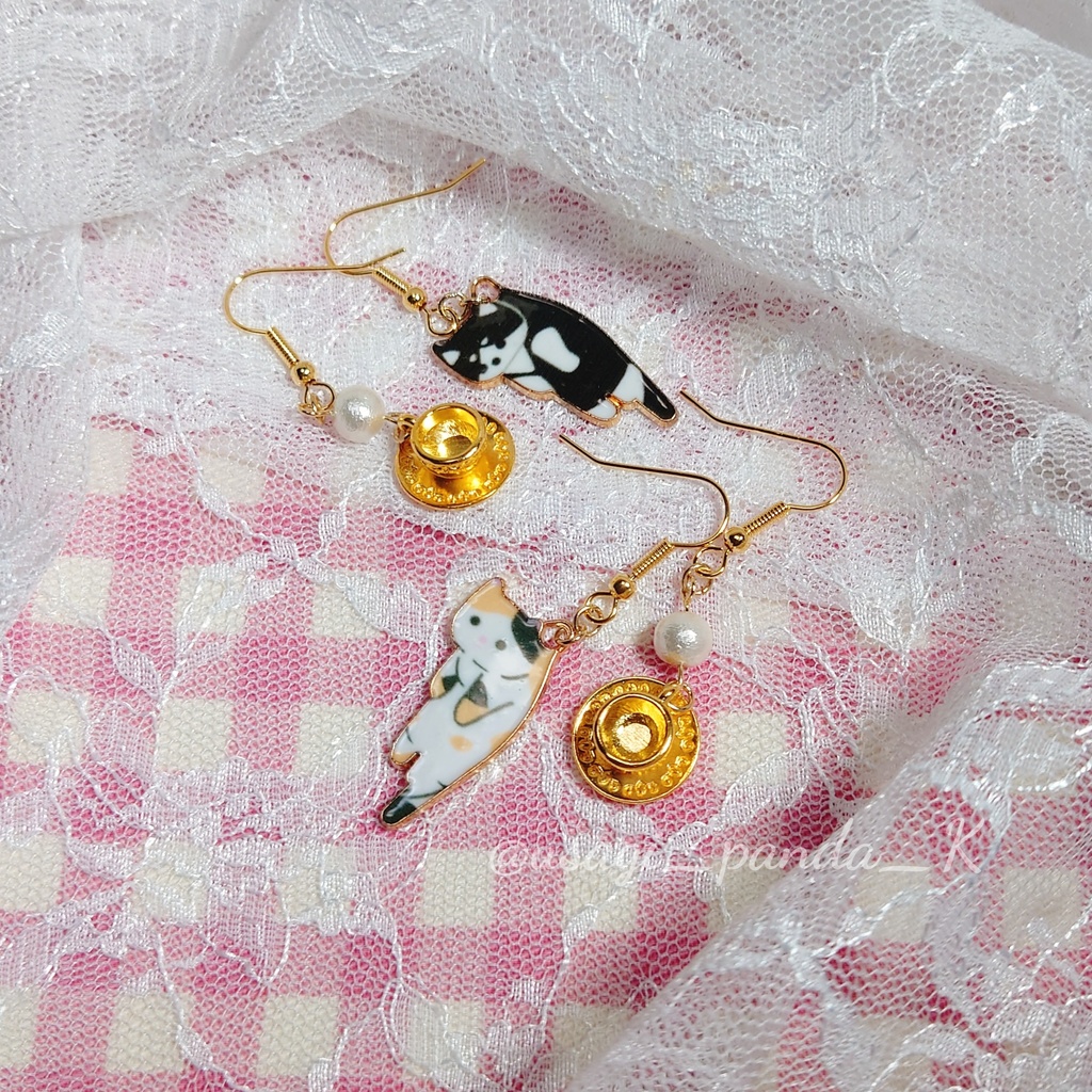 〈恋と深空〉ニャンニャンお出かけミケor黒 ピアス