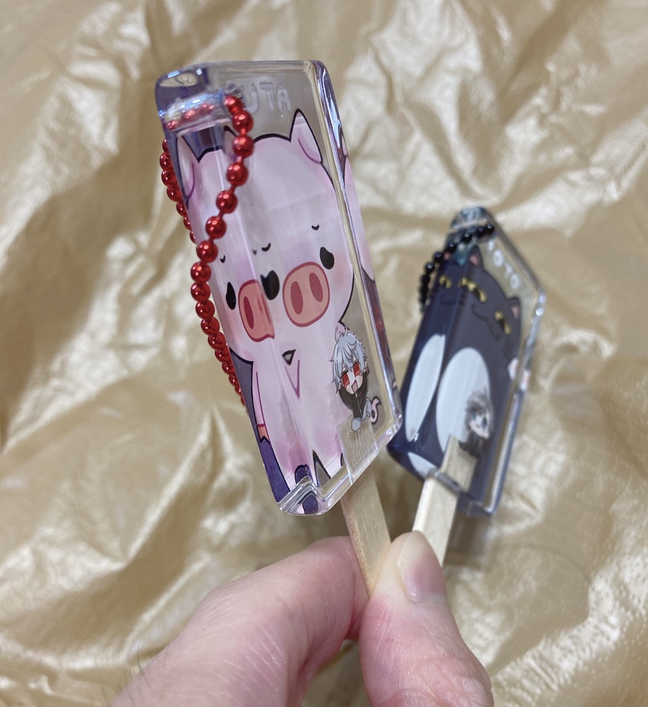 葛葉*アイス型アクキー ブタさん付き