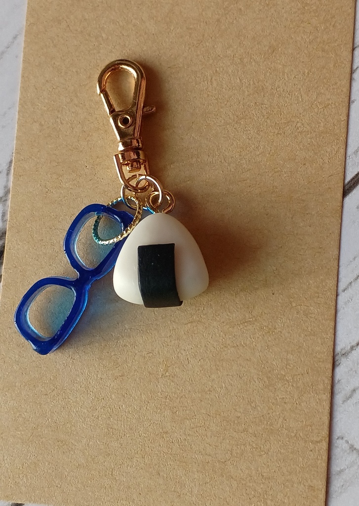 おにぎりとメガネのチャーム