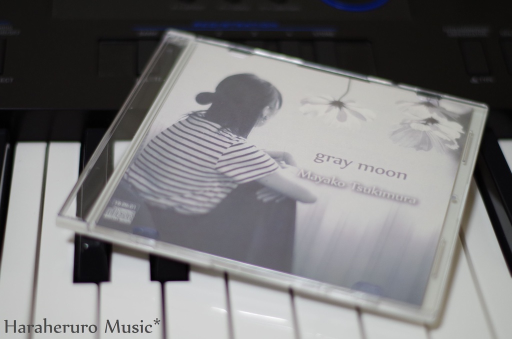 1st Single「gray moon」