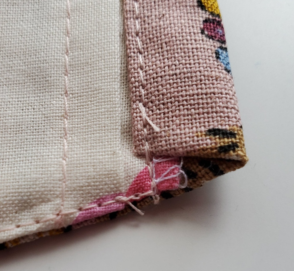 大人用布マスク【ハリネズミとキノコ】かわいい