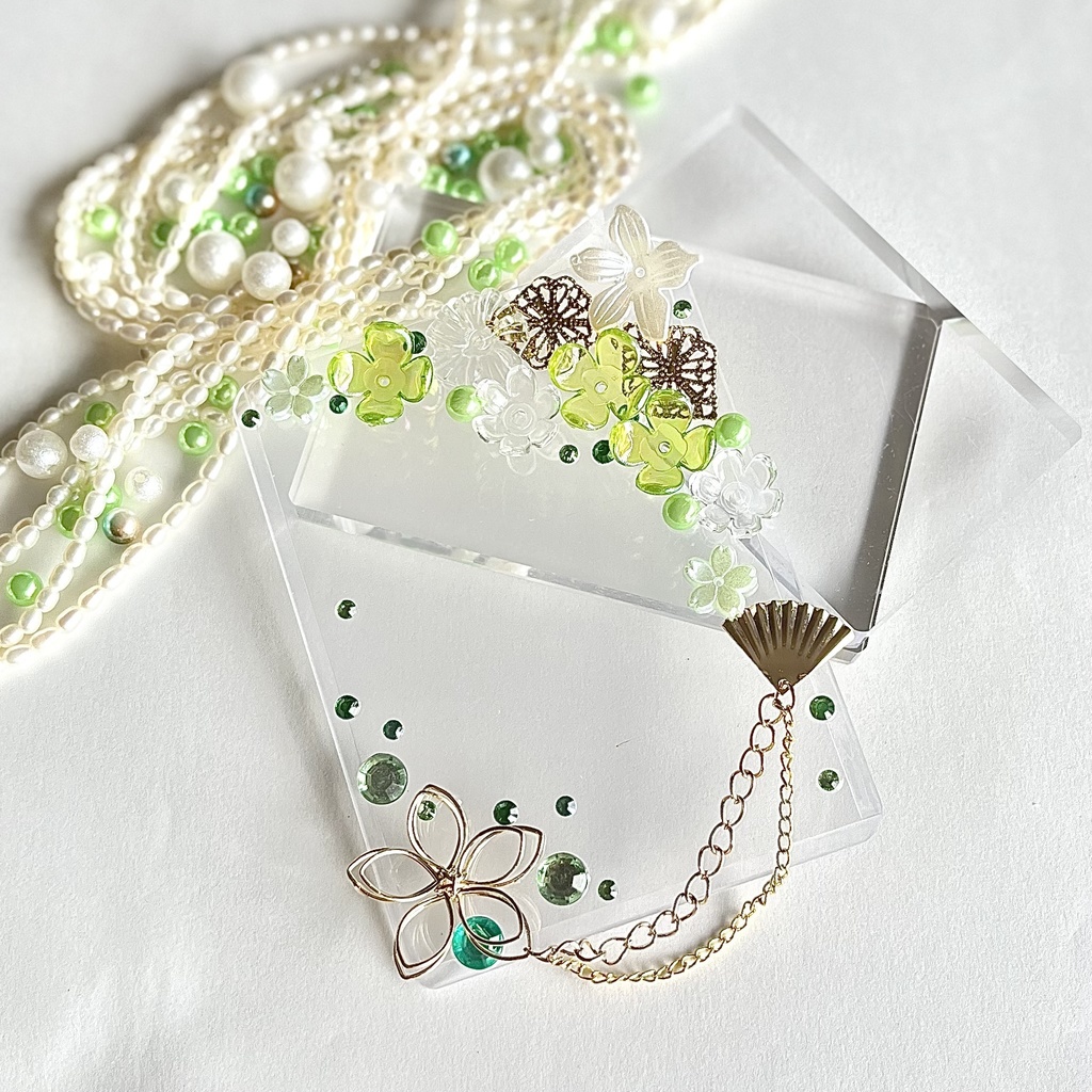 トレカケースデコ B8 硬質ケースデコ 花 ゴールド フラワー ホワイト チェーン 透明 クリア 緑 扇子 グリーン ラインストーン フォトフレーム カードケースデコ 推し活 ヲタ活