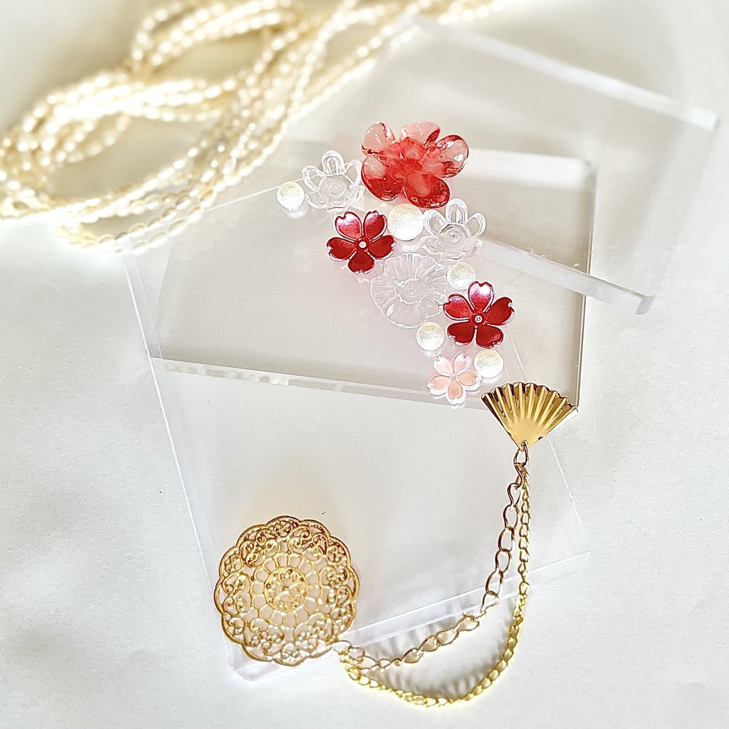 トレカケースデコ B8 硬質ケースデコ 花 赤 レッド 扇子 クリア 透明 フラワー チェーン ラインストーン コットンパール パール フォトフレーム カードケースデコ 推し活 ヲタ活