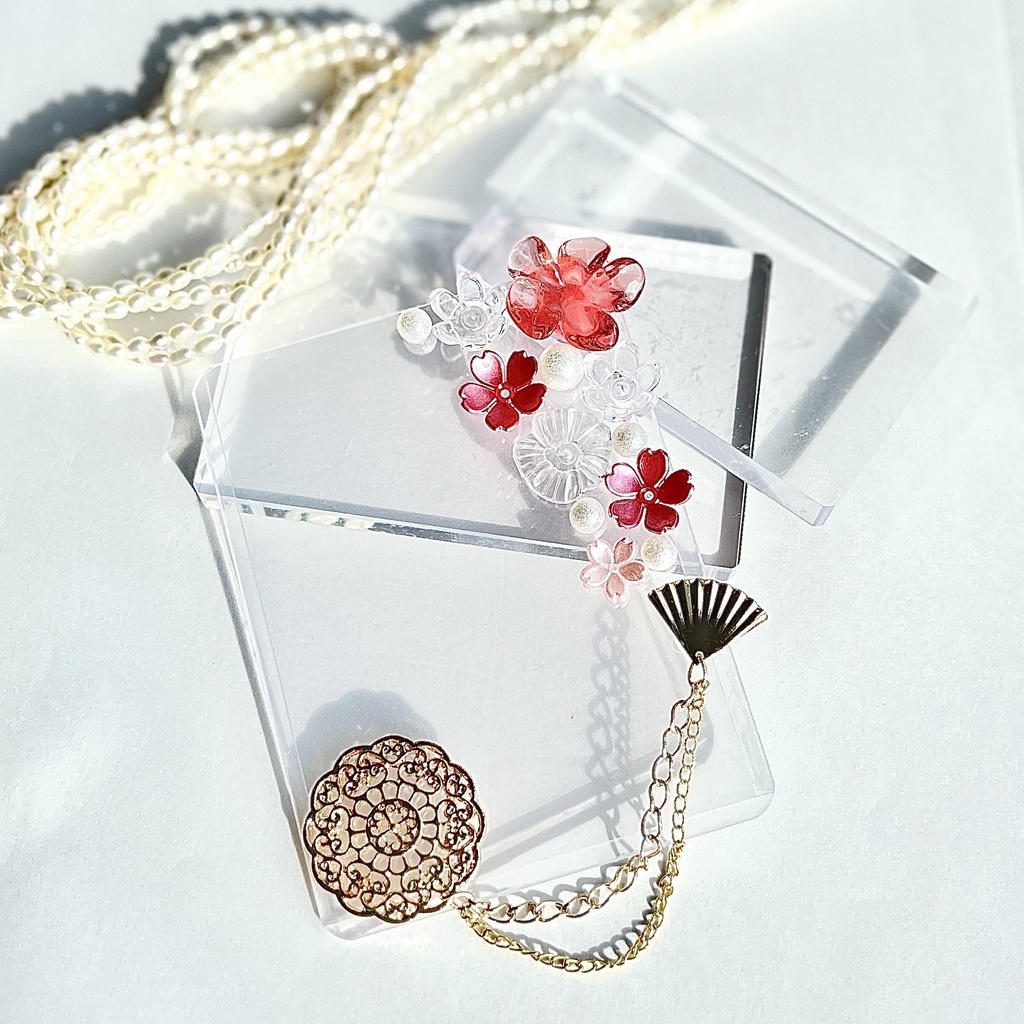 トレカケースデコ B8 硬質ケースデコ 花 赤 レッド 扇子 クリア 透明 フラワー チェーン ラインストーン コットンパール パール フォトフレーム カードケースデコ 推し活 ヲタ活
