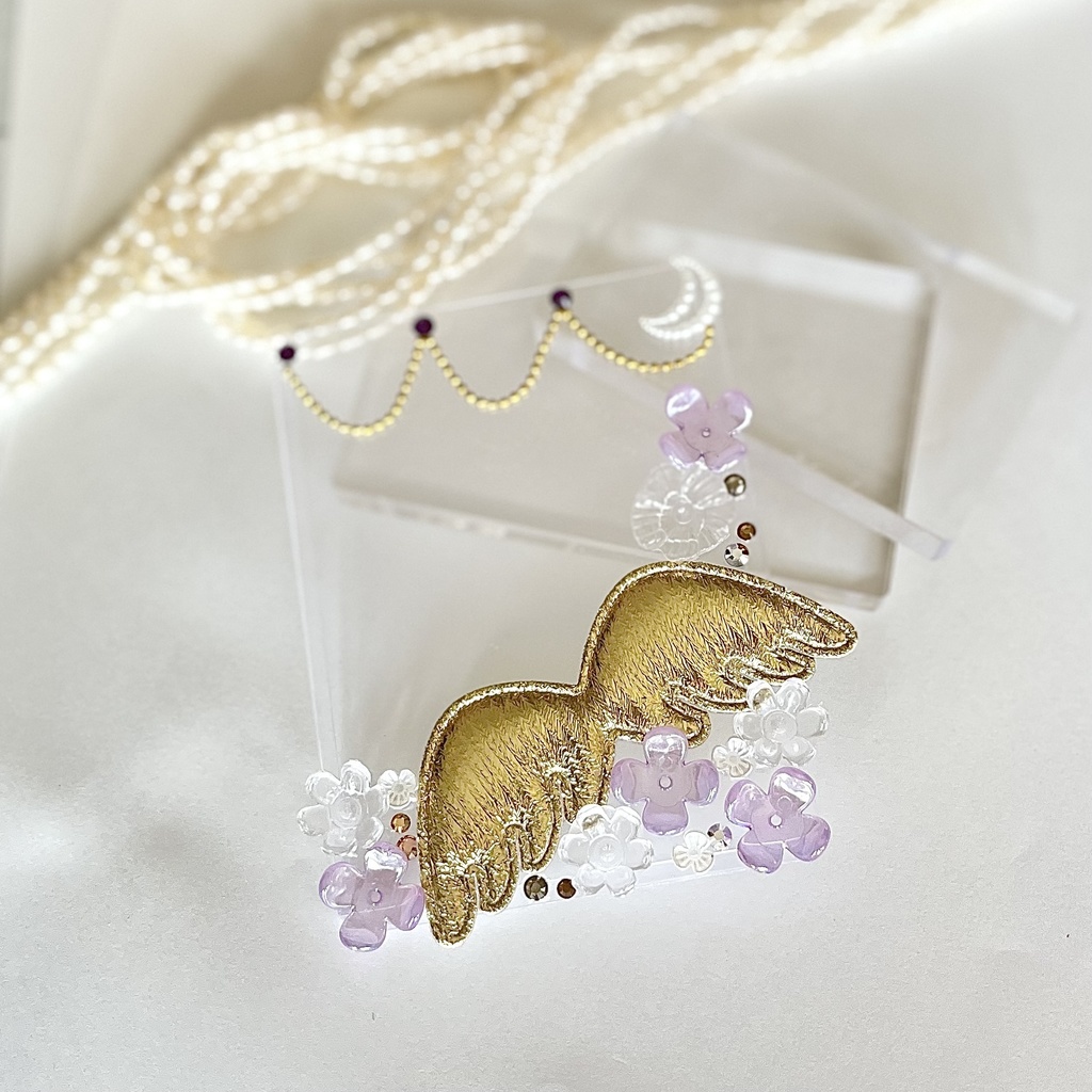 トレカケースデコ B8 硬質ケースデコ 花 羽根 翼 ゴールド クリア 紫 パープル 透明 フラワー チェーン ラインストーン パール フォトフレーム カードケースデコ 推し活 ヲタ活