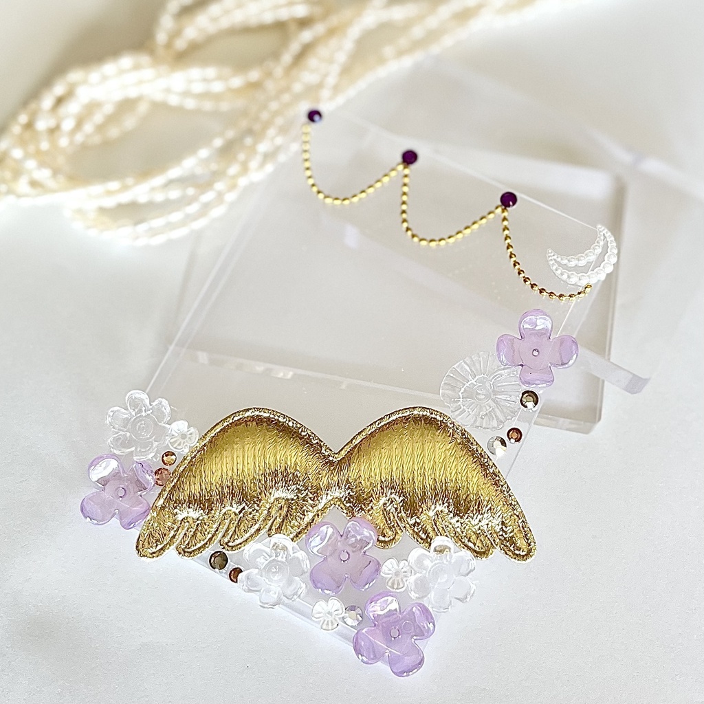 トレカケースデコ B8 硬質ケースデコ 花 羽根 翼 ゴールド クリア 紫 パープル 透明 フラワー チェーン ラインストーン パール フォトフレーム カードケースデコ 推し活 ヲタ活