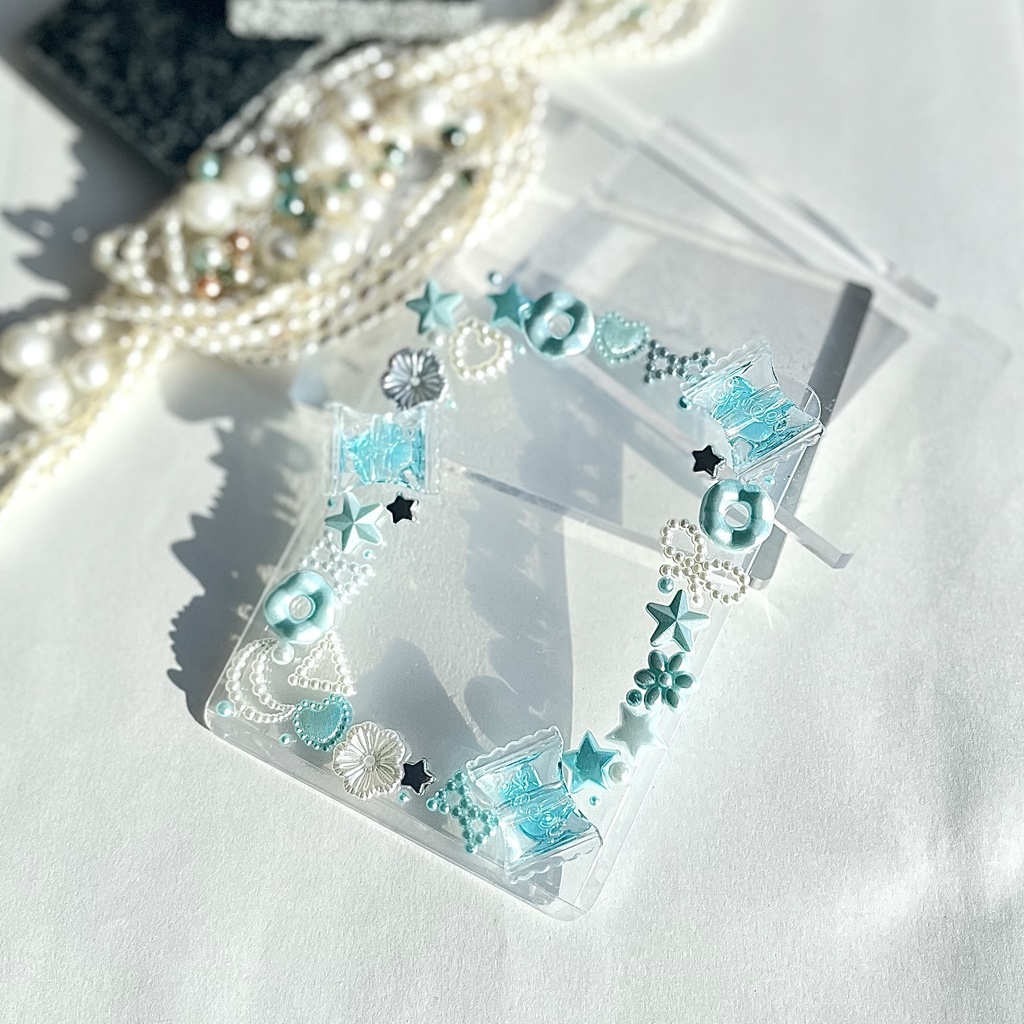 トレカケースデコ B8 硬質ケースデコ 水色 キャンディー フラワー 飴 ドーナツ 青 ブルー リボン 月 ハート 星 スター フォトフレーム カードケースデコ ぱしゃこれ 推し活 ヲタ活 プレゼント