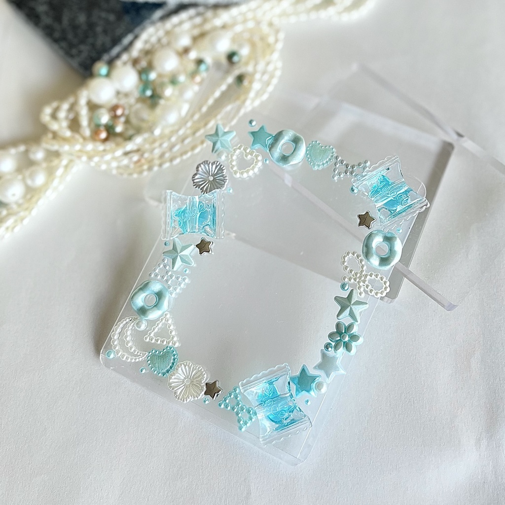 トレカケースデコ B8 硬質ケースデコ 水色 キャンディー フラワー 飴 ドーナツ 青 ブルー リボン 月 ハート 星 スター フォトフレーム カードケースデコ ぱしゃこれ 推し活 ヲタ活 プレゼント