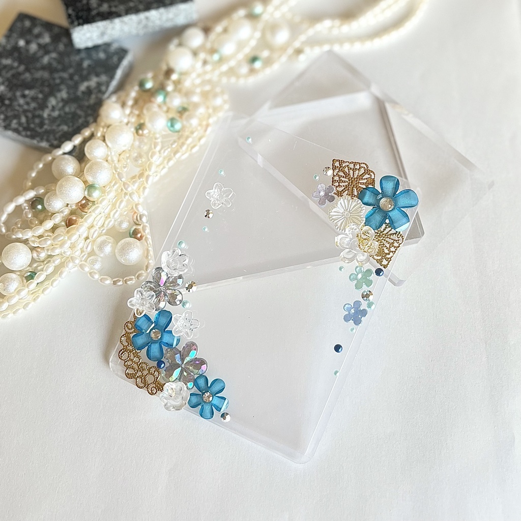 トレカケースデコ B8 硬質ケース ビジュー フラワー クリア ブルー パール 青 ゴールド ストーン 花びら 透明 フォトフレーム カードケースデコ 推し活 ヲタ活 プレゼント