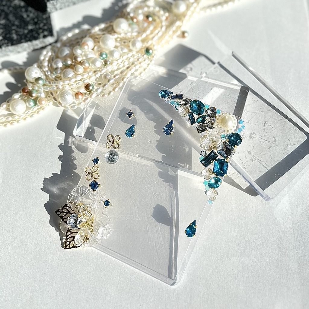 トレカケースデコ B8 硬質ケースデコ 花 パール クリア ラインストーン ブルー 青 アクア ビジュー フラワー チェーン フォトフレーム カードケースデコ 推し活 ヲタ活 プレゼント