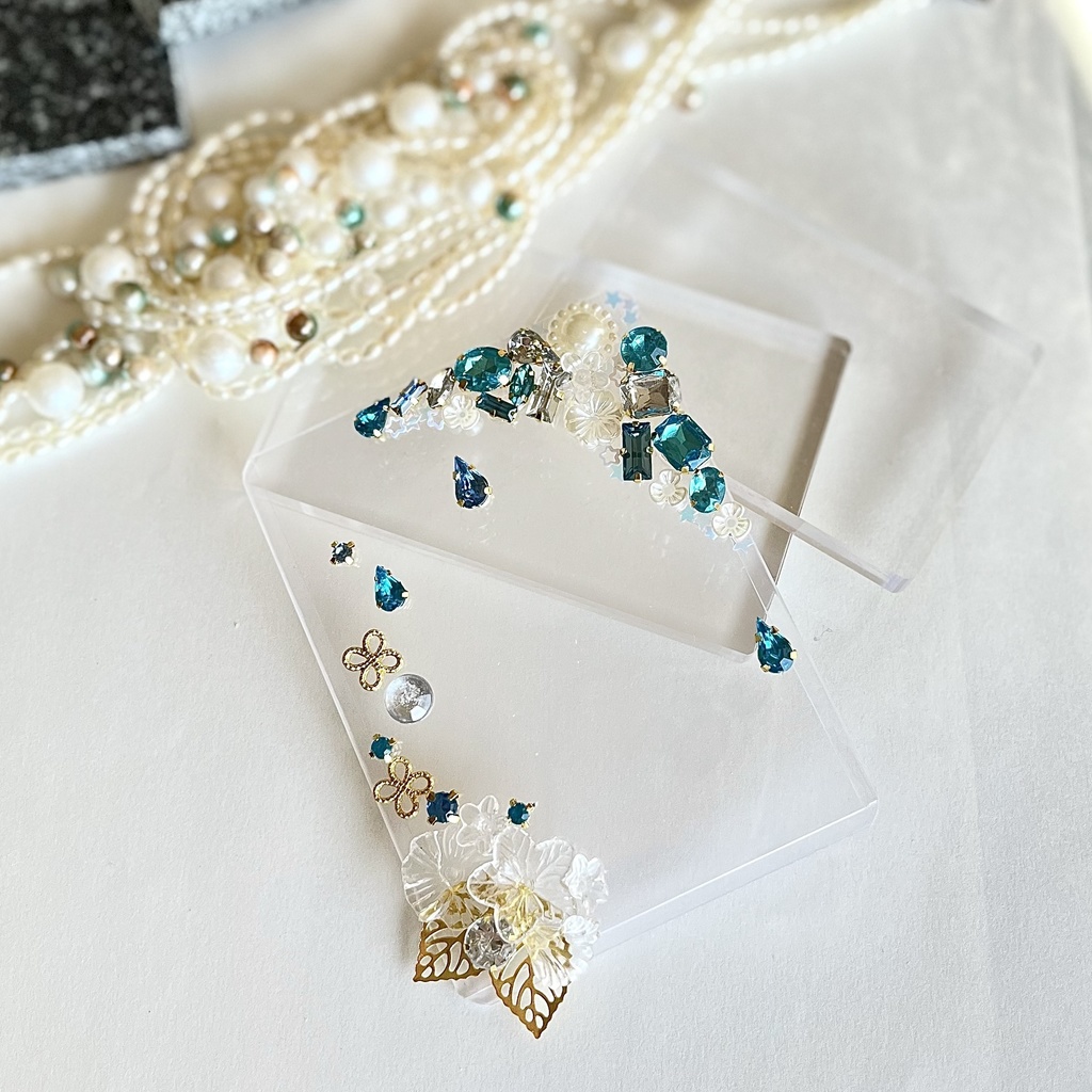 トレカケースデコ B8 硬質ケースデコ 花 パール クリア ラインストーン ブルー 青 アクア ビジュー フラワー チェーン フォトフレーム カードケースデコ 推し活 ヲタ活 プレゼント