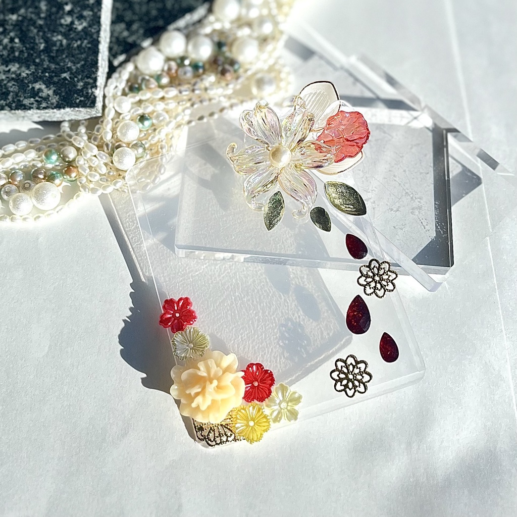 トレカケースデコ B8 硬質ケース ビジュー フラワー クリア オレンジ レッド 赤 イエロー ゴールド ストーン花びら 透明 フォトフレーム カードケースデコ 推し活 ヲタ活 プレゼント