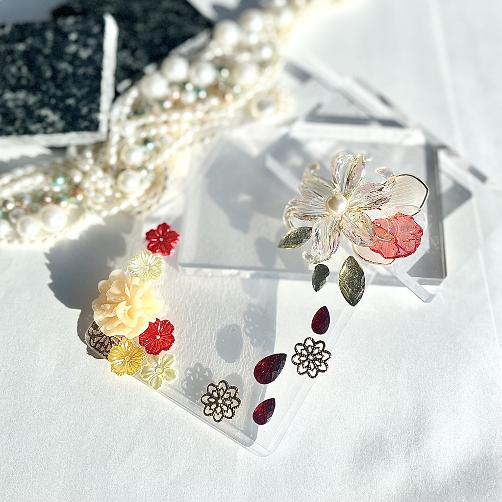 トレカケースデコ B8 硬質ケース ビジュー フラワー クリア オレンジ レッド 赤 イエロー ゴールド ストーン花びら 透明 フォトフレーム カードケースデコ 推し活 ヲタ活 プレゼント