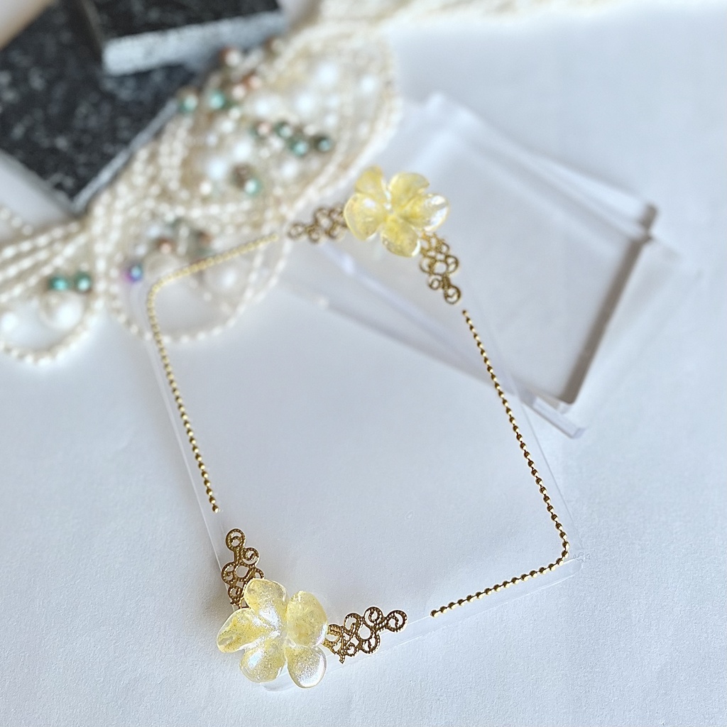 トレカケースデコ B8 硬質ケース ビジュー フラワー クリア イエロー 黄色 ゴールド ストーン 花びら 透明 フォトフレーム カードケースデコ 推し活 ヲタ活 プレゼント