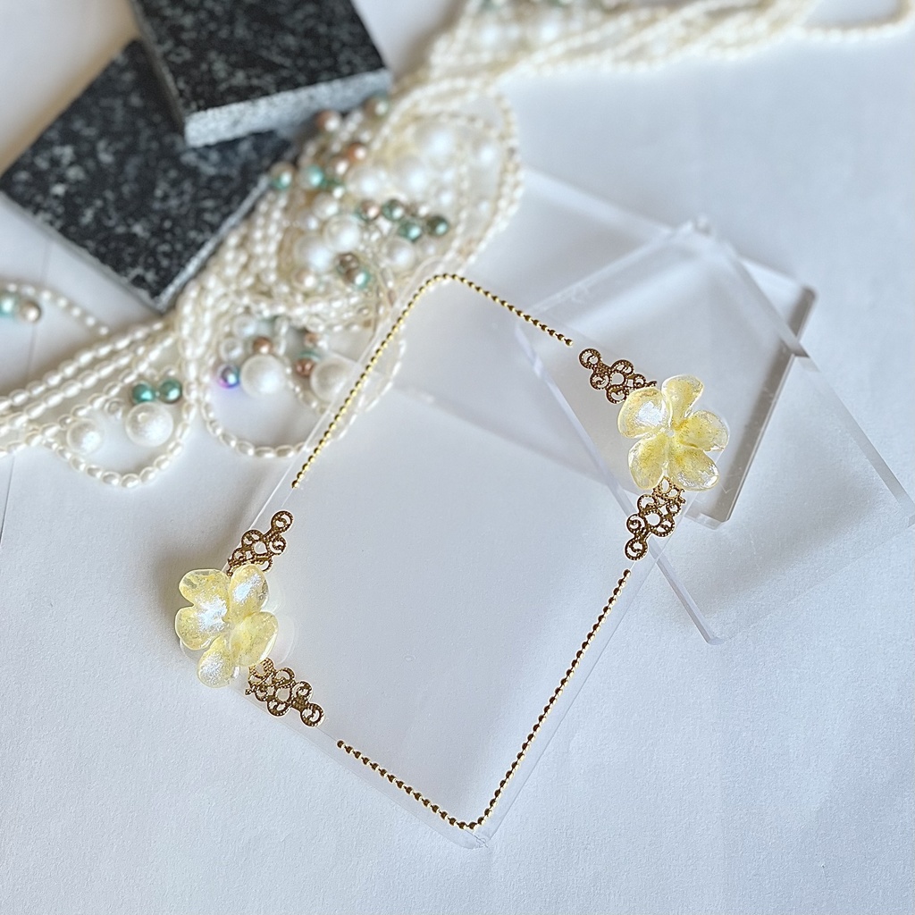 トレカケースデコ B8 硬質ケース ビジュー フラワー クリア イエロー 黄色 ゴールド ストーン 花びら 透明 フォトフレーム カードケースデコ 推し活 ヲタ活 プレゼント