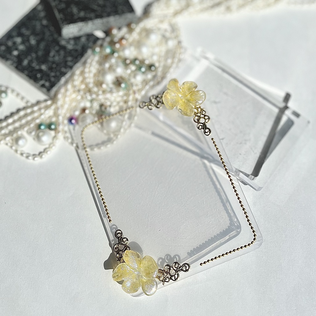 トレカケースデコ B8 硬質ケース ビジュー フラワー クリア イエロー 黄色 ゴールド ストーン 花びら 透明 フォトフレーム カードケースデコ 推し活 ヲタ活 プレゼント