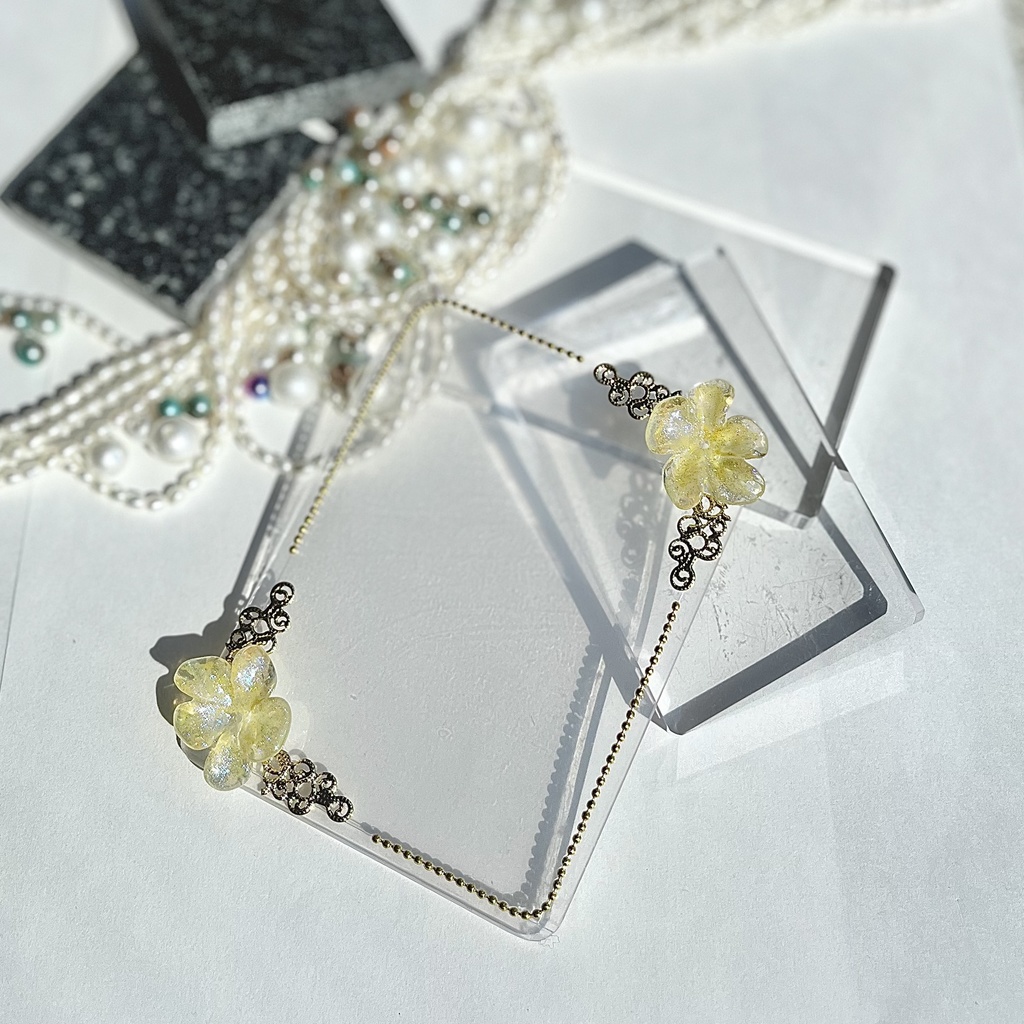 トレカケースデコ B8 硬質ケース ビジュー フラワー クリア イエロー 黄色 ゴールド ストーン 花びら 透明 フォトフレーム カードケースデコ 推し活 ヲタ活 プレゼント