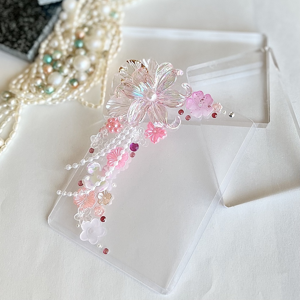 トレカケースデコ B8 硬質ケース ビジュー フラワー ピンク クリア パール ゴールド ストーン 花びら 透明 フォトフレーム カードケースデコ 推し活 ヲタ活 プレゼント