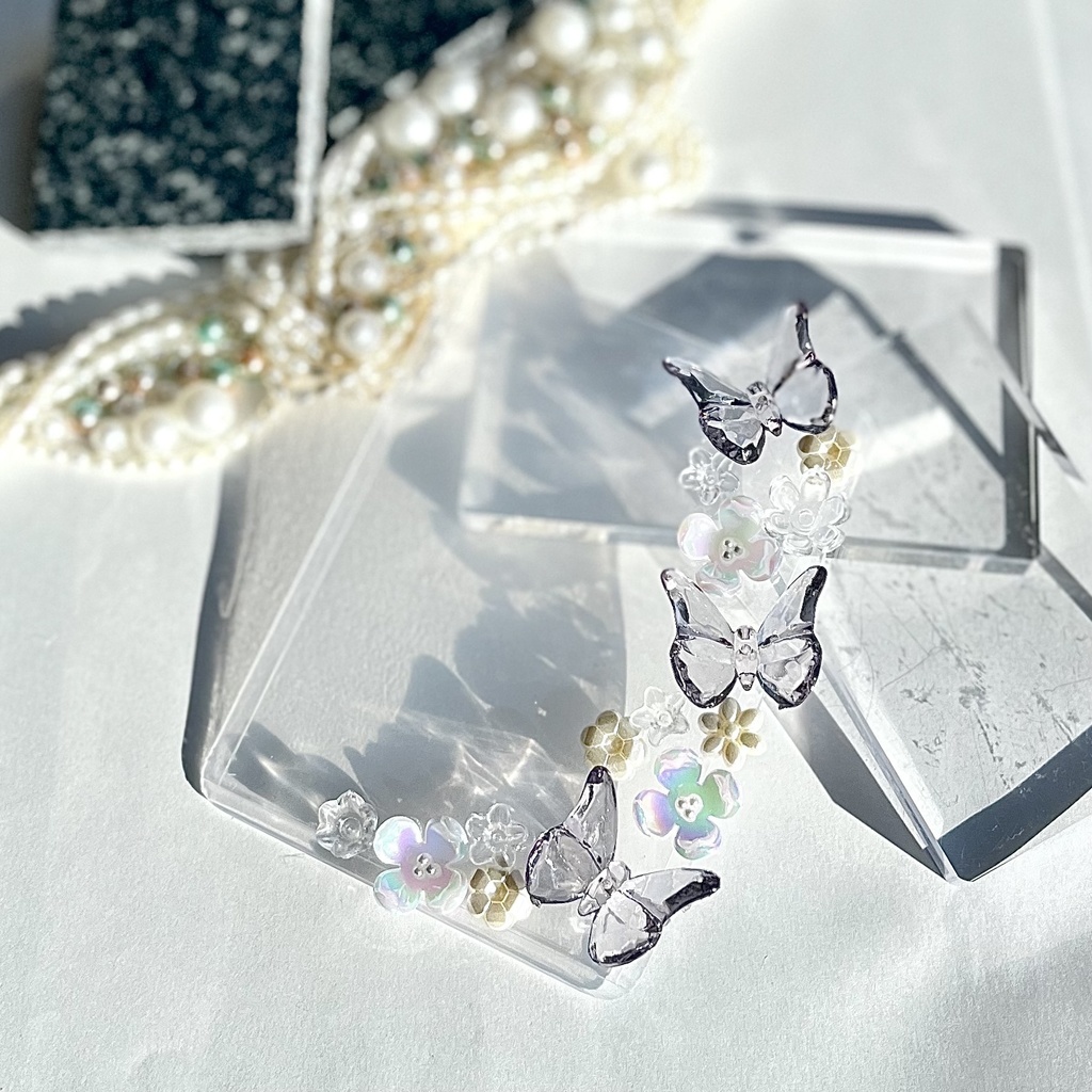 トレカケースデコ B8 硬質ケース ビジュー フラワー 蝶 ブラック クリア ホワイト 花びら バタフライ 黒 透明 フォトフレーム カードケースデコ 推し活 ヲタ活 プレゼント