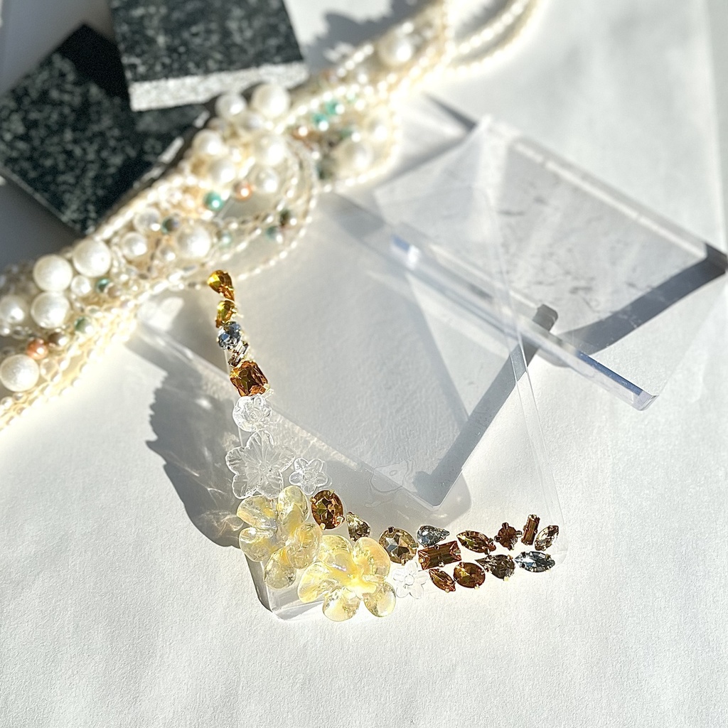 トレカケースデコ B8 硬質ケース イエロー 黄色 ビジュー フラワー ストーン クリア アイシェイプ 雫 ゴールド フォトフレーム カードケースデコ 推し活 ヲタ活 プレゼント